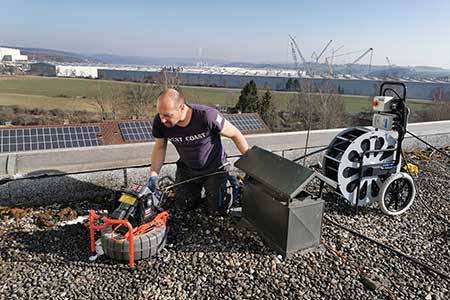 Fallleitung-mit-Spirale-reinigen